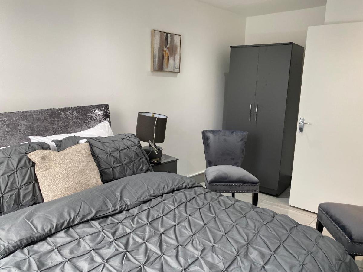 Luxurious 2-Bed Apartment In Woolwich ロンドン エクステリア 写真